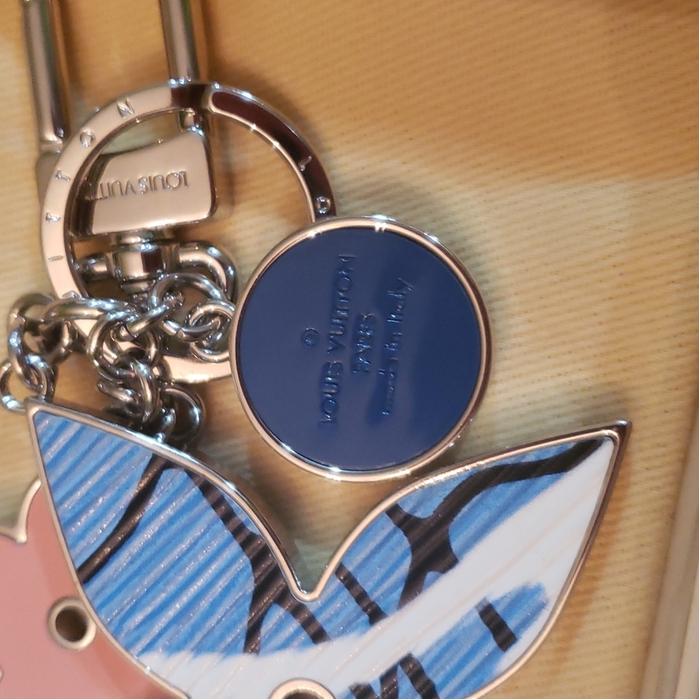 LV ACCESSORIES - Picture 3 of 12
